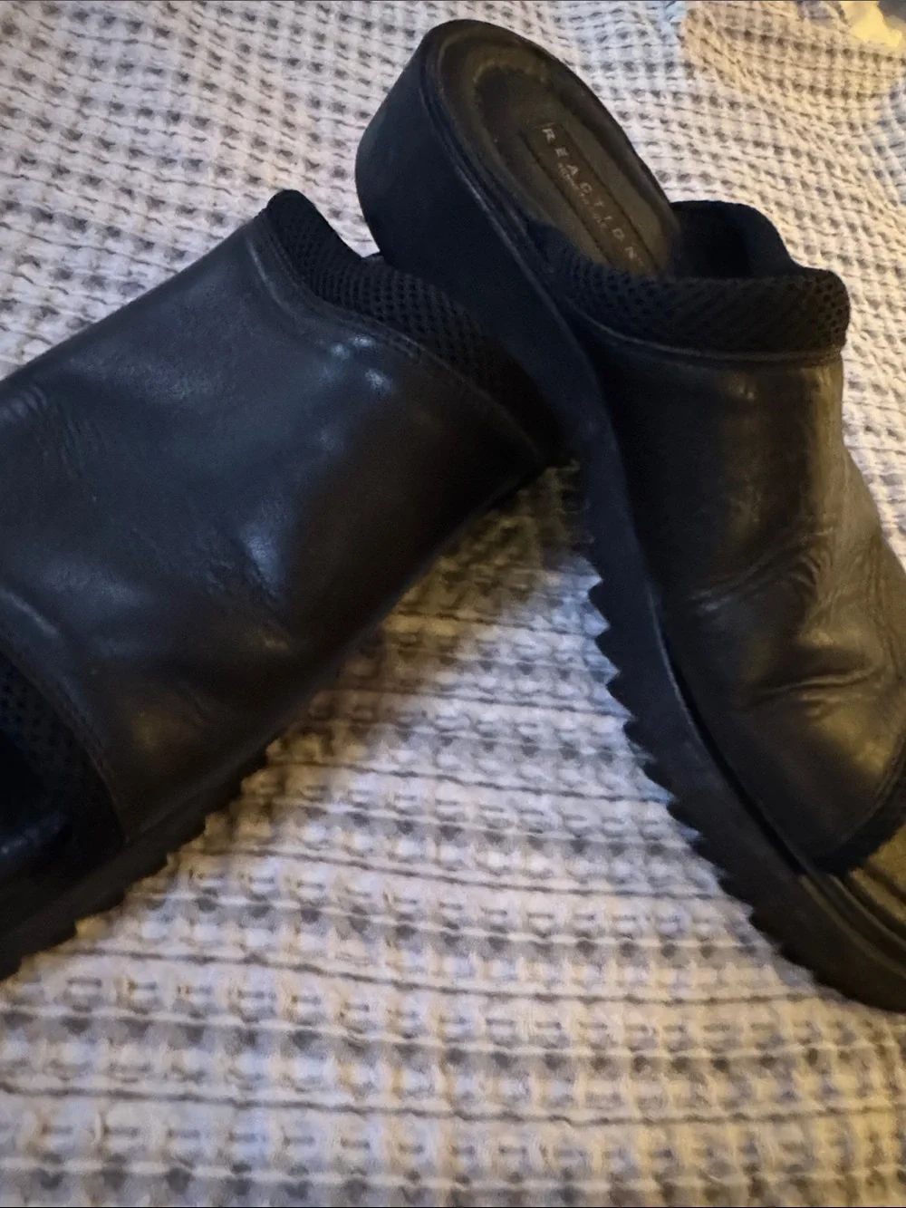 Kenneth Cole Reaction Men's Black Slip-On Slide Sandals